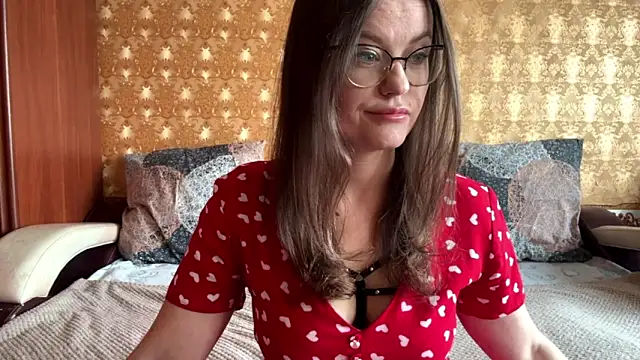 mia shine bright wow online show from November 24, 3:28 am