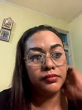 Snapshot of EmmaKantutera chatting on November 12, 3:56 pm EmmaKantutera online show from November 12, 3:56 pm