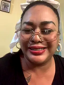 Snapshot of EmmaKantutera chatting on November 13, 4:11 am EmmaKantutera online show from November 13, 4:11 am