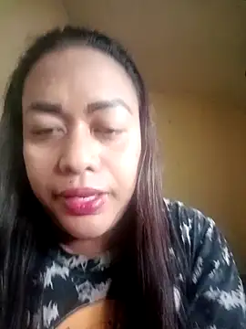 Snapshot of EmmaKantutera chatting on December 5, 8:34 am EmmaKantutera online show from December 5, 8:34 am