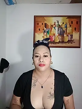 Snapshot of EmmaKantutera chatting on August 6, 3:30 am EmmaKantutera online show from August 6, 3:30 am