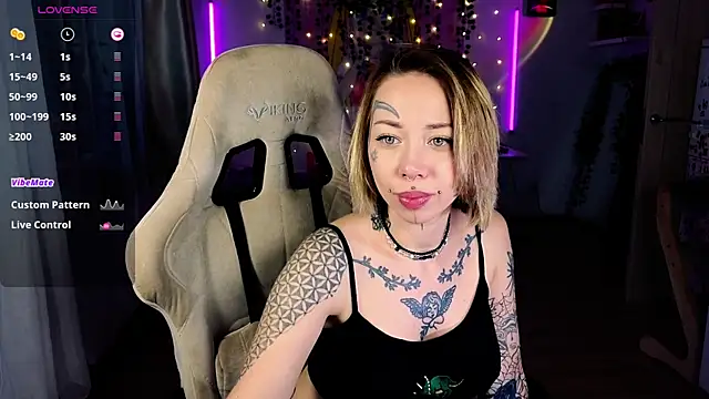 bunnykellyyy online show from October 10, 6:23 am