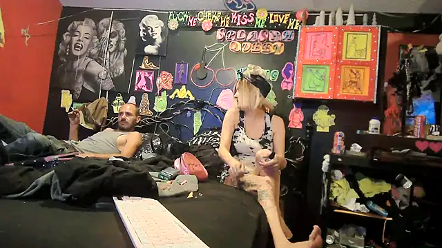 Snapshot of Splash_Queen420 chatting on July 9, 11:42 pm Splash Queen420 online show from July 9, 11:42 pm