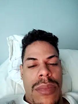 Snapshot of Yasel69 chatting on April 16, 12:28 pm Yasel69 online show from April 16, 12:28 pm