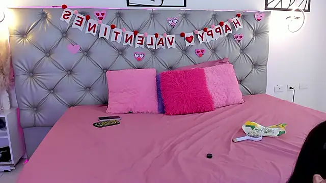 Naughty Couple83 online show from February 28, 3:35 pm