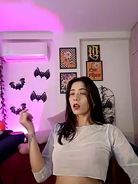 Snapshot of mishelkrave_ chatting on October 28, 10:23 pm mishelkrave  online show from October 28, 10:23 pm