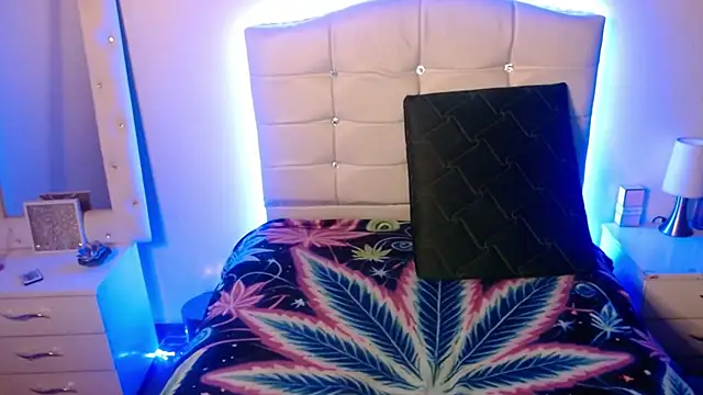 Snapshot of elapetitie chatting on November 15, 8:00 am elapetitie online show from November 15, 8:00 am