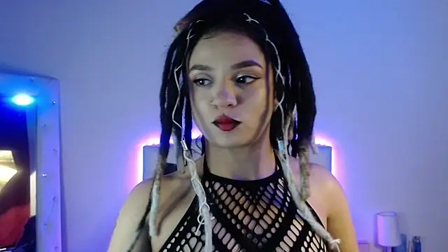 Snapshot of elapetitie chatting on December 2, 4:29 am elapetitie online show from December 2, 4:29 am