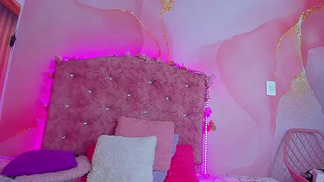 Mila grace  online show from December 17, 6:36 pm