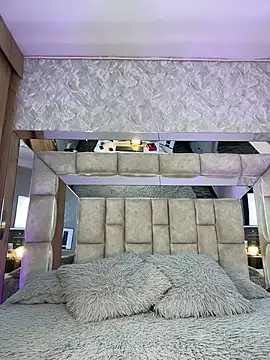 MaddyGray  online show from November 26, 7:15 pm