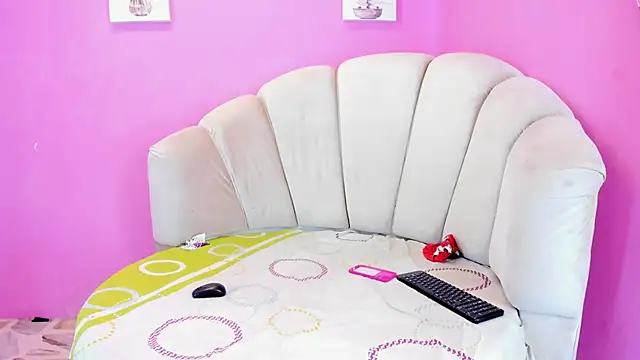 Snapshot of LadyandMaverick chatting on October 2, 5:14 am LadyandMaverick online show from October 2, 5:14 am