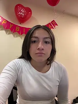 Alyha Cortes online show from April 1, 1:41 pm