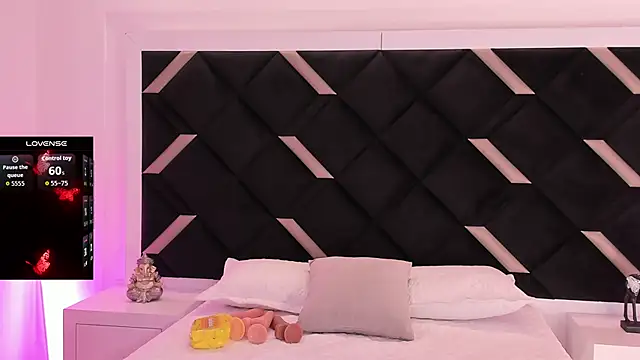 Snapshot of ValeskaZuev1 chatting on September 22, 6:54 pm ValeskaZuev1 online show from September 22, 6:54 pm