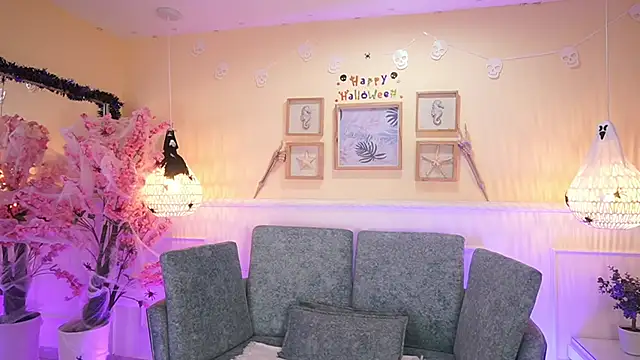 LoonaNyx online show from October 17, 11:35 am