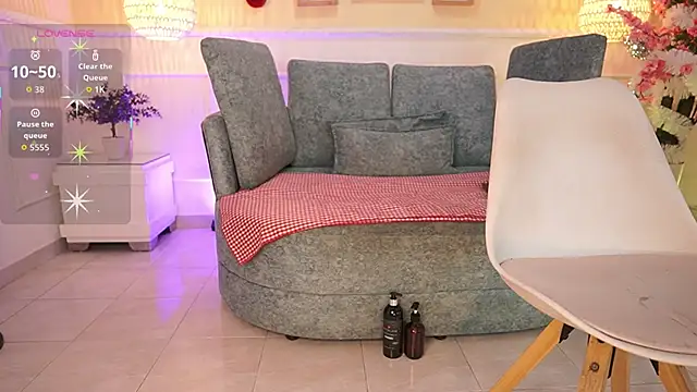 LoonaNyx online show from November 29, 11:35 am