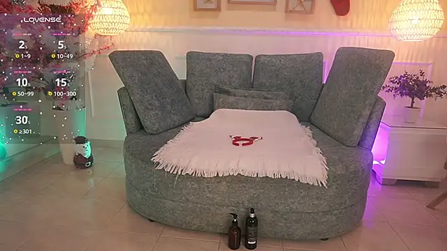 LoonaNyx online show from December 18, 11:38 am