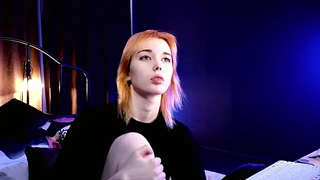 Snapshot of Kiara_Dream chatting on February 9, 9:19 pm Kiara Dream online show from February 9, 9:19 pm