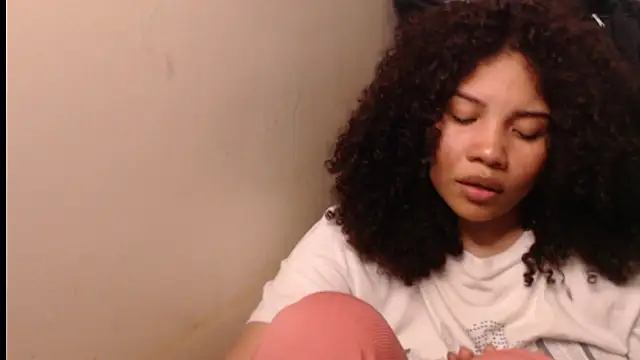 madelene online show from December 14, 3:12 am