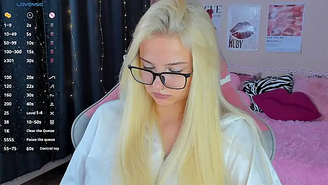 Snapshot of murmiace chatting on September 21, 8:05 am murmiace online show from September 21, 8:05 am