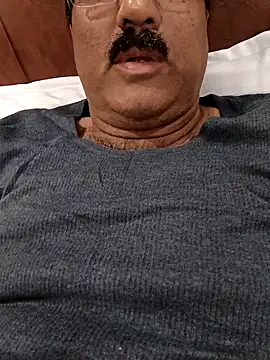 Snapshot of moonflower25 chatting on December 17, 5:19 pm moonflower25 online show from December 17, 5:19 pm