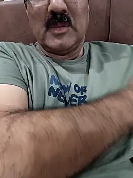 Snapshot of moonflower25 chatting on December 18, 2:34 pm moonflower25 online show from December 18, 2:34 pm