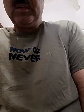 Snapshot of moonflower25 chatting on December 19, 3:13 am moonflower25 online show from December 19, 3:13 am