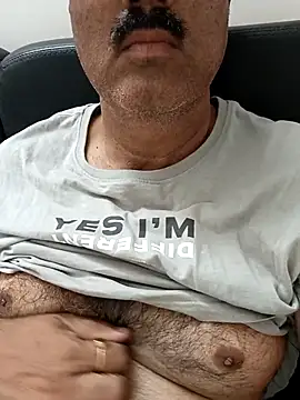 Snapshot of moonflower25 chatting on February 6, 4:39 am moonflower25 online show from February 6, 4:39 am