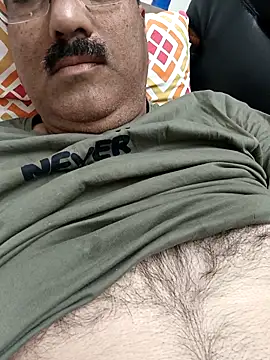 Snapshot of moonflower25 chatting on February 11, 2:27 am moonflower25 online show from February 11, 2:27 am