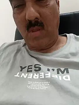 Snapshot of moonflower25 chatting on February 15, 10:25 am moonflower25 online show from February 15, 10:25 am