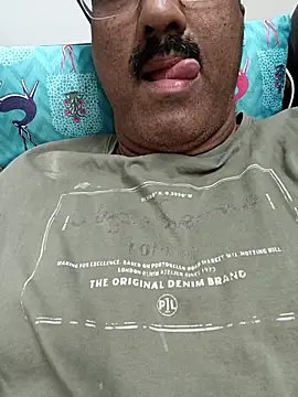 Snapshot of moonflower25 chatting on February 19, 5:53 pm moonflower25 online show from February 19, 5:53 pm