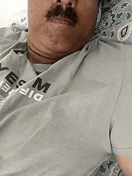 Snapshot of moonflower25 chatting on February 25, 5:44 pm moonflower25 online show from February 25, 5:44 pm