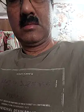 Snapshot of moonflower25 chatting on March 4, 3:34 am moonflower25 online show from March 4, 3:34 am