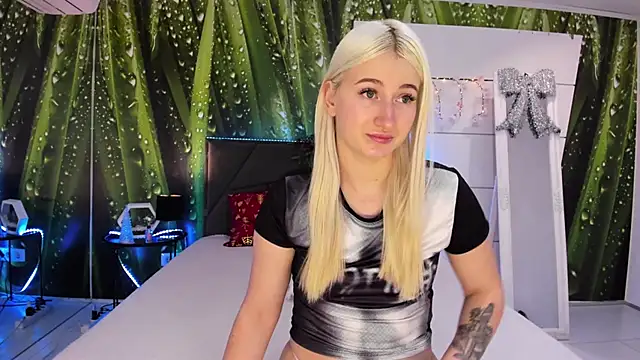 HollyTailors online show from December 16, 6:29 am