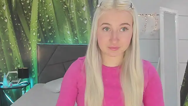 HollyTailors online show from February 4, 6:30 am