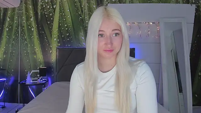 HollyTailors online show from March 18, 6:27 am