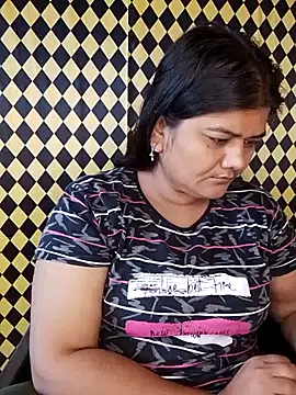 Snapshot of Meenu_tiwari chatting on September 22, 9:11 am Meenu tiwari online show from September 22, 9:11 am