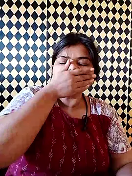 Snapshot of Meenu_tiwari chatting on September 23, 9:45 am Meenu tiwari online show from September 23, 9:45 am