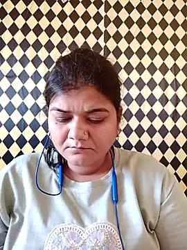 Snapshot of Meenu_tiwari chatting on October 3, 9:28 am Meenu tiwari online show from October 3, 9:28 am