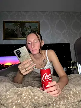 Emilia Mausi online show from December 17, 8:04 pm