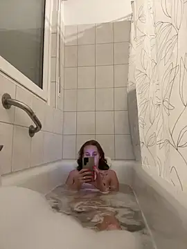 Emilia Mausi online show from January 6, 7:28 pm