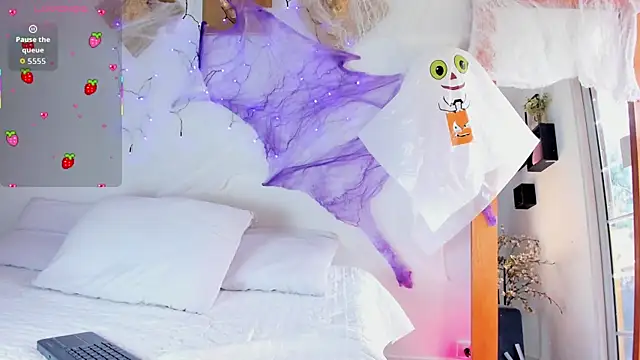 Aleexiiaa online show from October 25, 12:45 pm