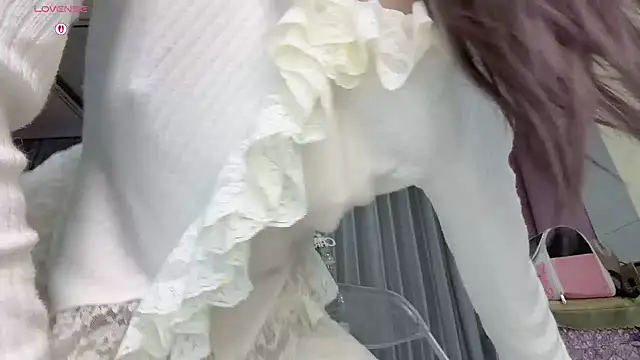 Snapshot of Yaya--728 chatting on April 1, 12:06 pm Yaya--728 online show from April 1, 12:06 pm