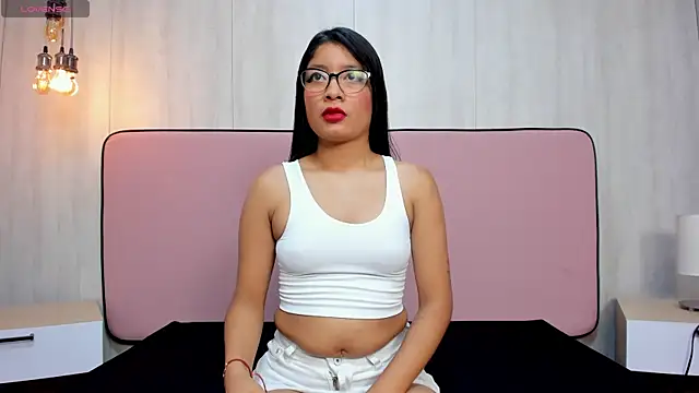 MelanyWayne  online show from April 8, 6:30 pm