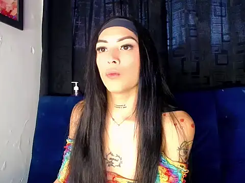 Snapshot of Megan_Gil_ chatting on December 16, 10:37 pm Megan Gil online show from December 16, 10:37 pm