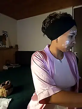 IVONNE COLLINS33 online show from December 4, 10:24 am