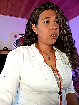 IVONNE COLLINS33 online show from March 7, 8:50 pm