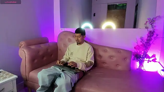 Snapshot of AxelAndJeremy chatting on September 27, 3:22 am AxelAndJeremy online show from September 27, 3:22 am