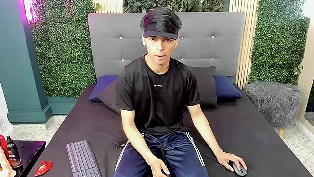 Snapshot of OnlyJos chatting on September 23, 6:55 pm OnlyJos online show from September 23, 6:55 pm