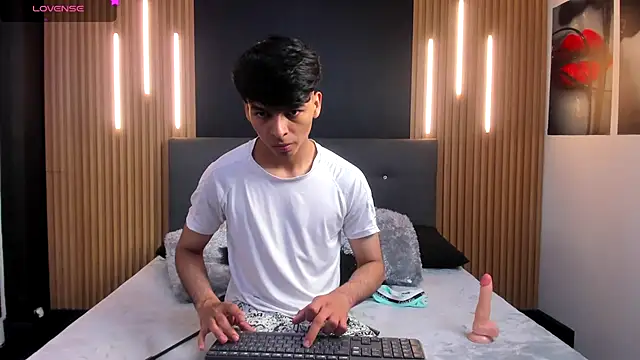 Snapshot of OnlyJos chatting on October 13, 6:19 pm OnlyJos online show from October 13, 6:19 pm