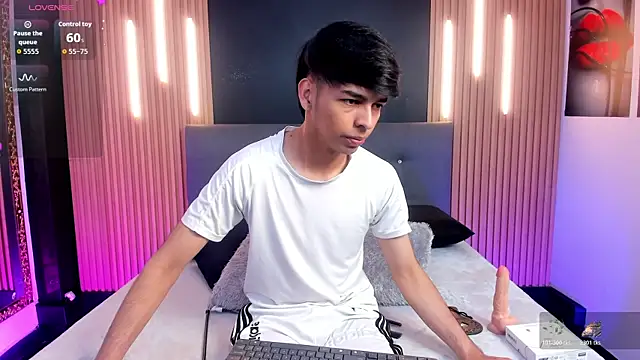 Snapshot of OnlyJos chatting on November 7, 8:20 pm OnlyJos online show from November 7, 8:20 pm